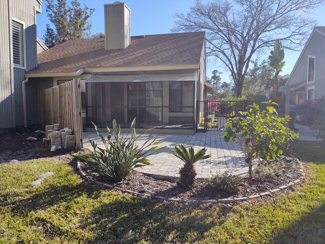 Building Photo - Gorgeous 3 bedroom 2 bath townhome with FL...