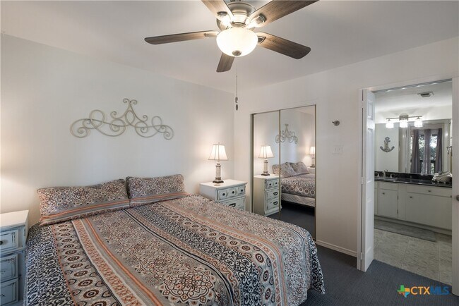 Building Photo - 1135 Parkview Dr