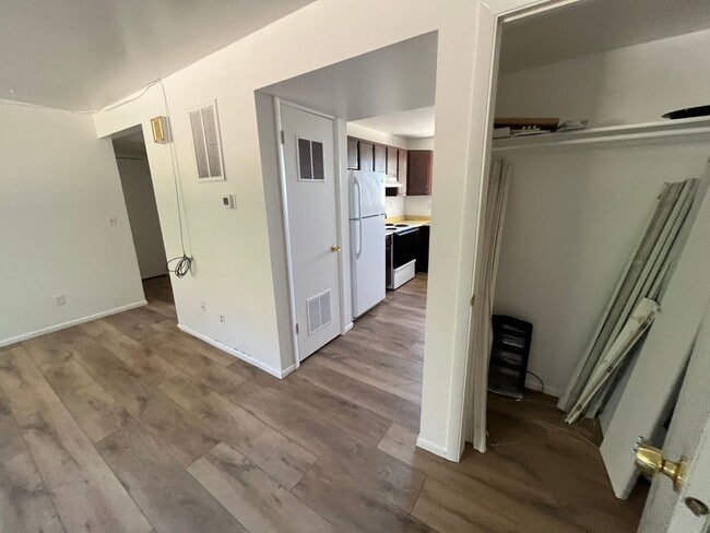 Building Photo - Great 2 Bedroom 1 Bathroom Apartment in Pr...