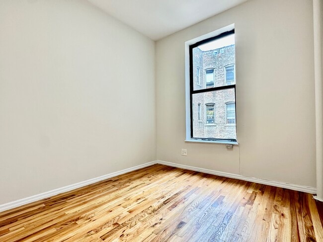 Building Photo - 209 W 108th St