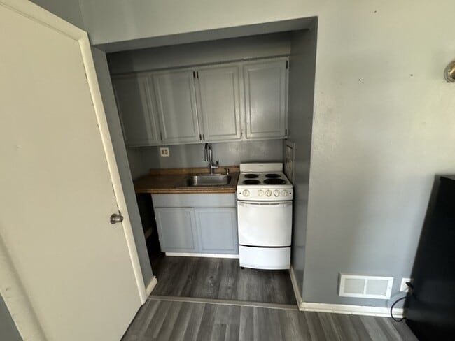 Building Photo - 1110 17th Ave