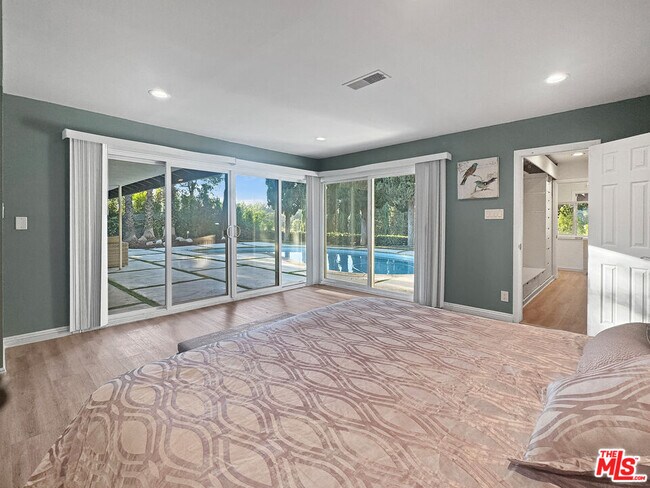 Building Photo - 15701 Royal Ridge Rd