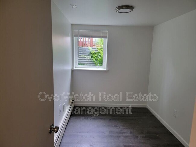 Building Photo - 3405 Oregon Dr