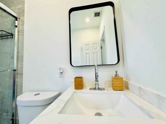 Building Photo - 133 SW 22nd Terrace