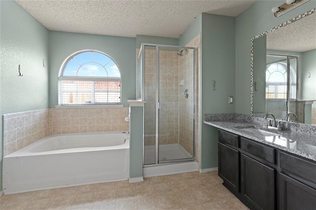 Building Photo - 1600 Dragonback Pass