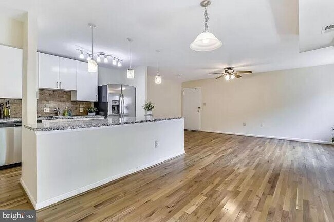 Building Photo - 12405 Braxfield Ct
