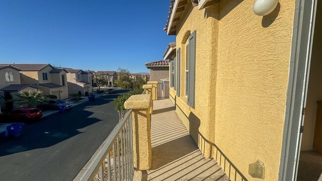 Building Photo - 3 bed, 2.5 bath, 1,746 sq ft home in southwest Las Vegas