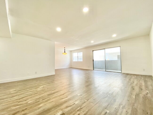 Building Photo - 121 Croft Ave