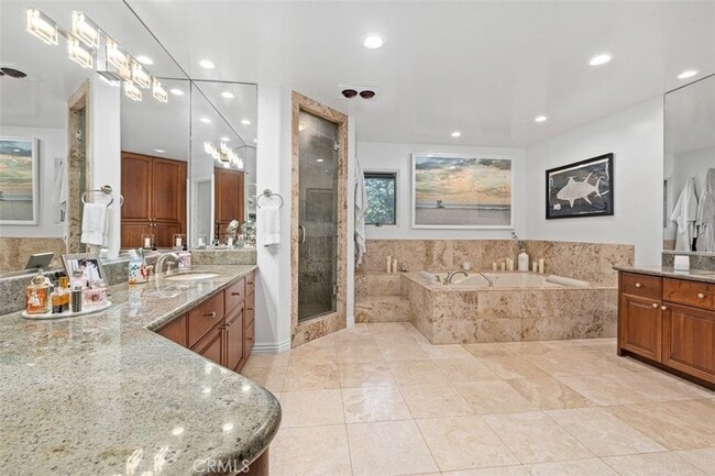 Building Photo - 600 Cliff Dr