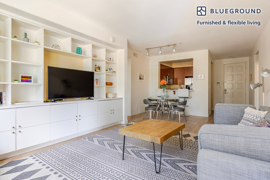 Building Photo - 7100 Playa Vista Dr