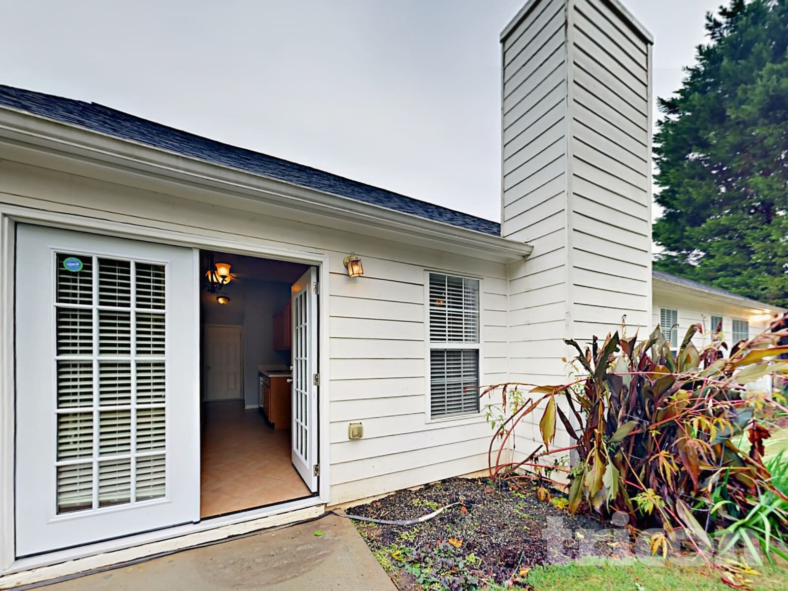 Building Photo - 923 Laurel Green Ln NE