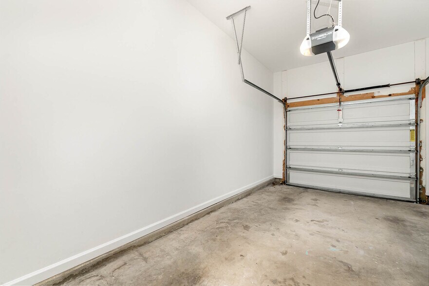 Building Photo - 4037 Meander Plz