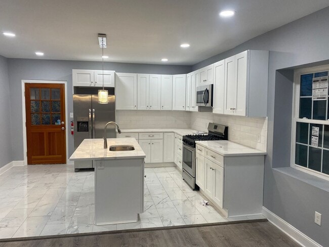 Building Photo - 3 Bedroom 2.5 Bath Home