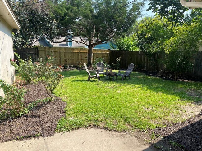 Building Photo - 12846 Westmere Dr