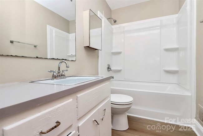 Building Photo - 3728 Dresden Dr E