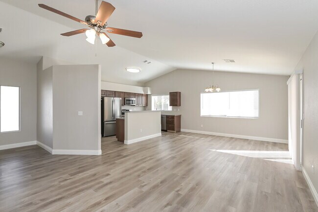 Building Photo - 655 Camp Hill Rd