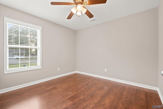 Building Photo - 2524 Clovis Rd SW