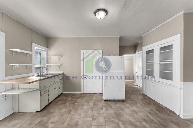 Building Photo - 934 Hovey St SW