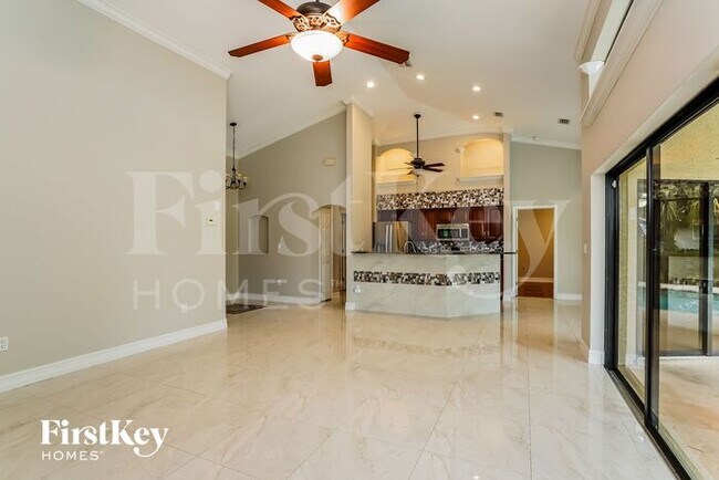 Building Photo - 126 NE 17th Ave