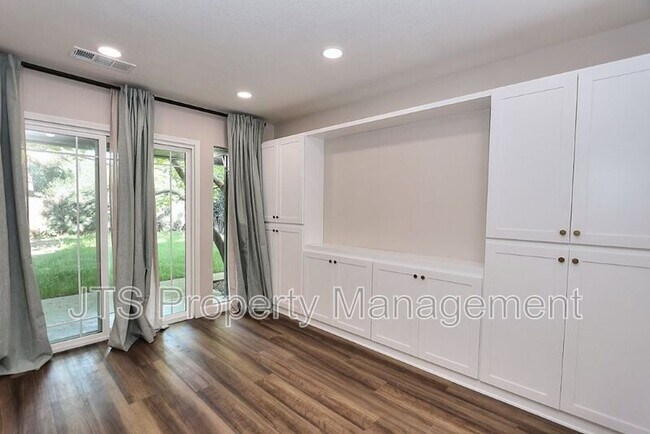 Building Photo - 3160 Watt Ave