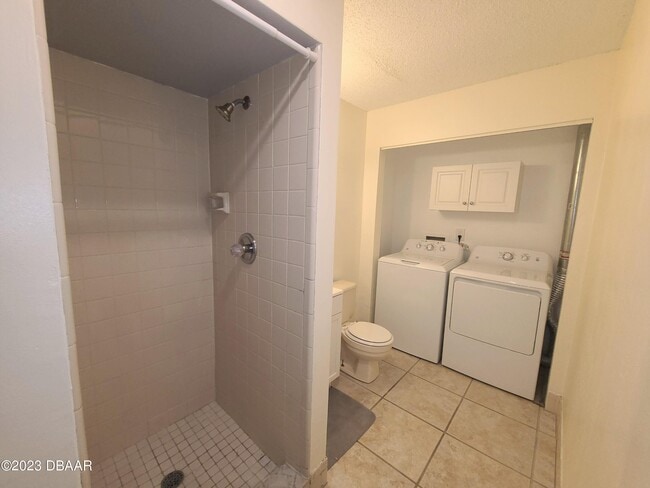 Building Photo - 2044 Oak Meadow Cir