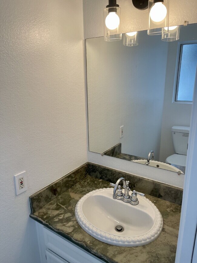 Building Photo - $2,990 - 2 Bed / 3 Bath Beautiful Condo in North Park