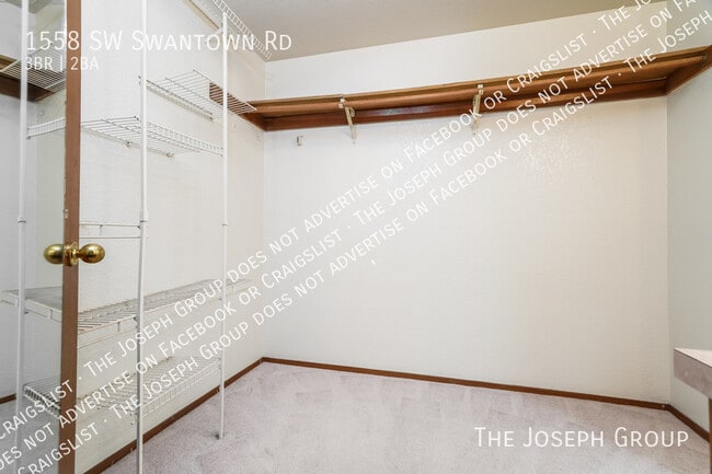 Building Photo - 1558 SW Swantown Rd