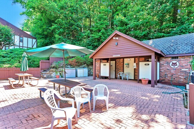 Building Photo - 24 Foxwood Cir