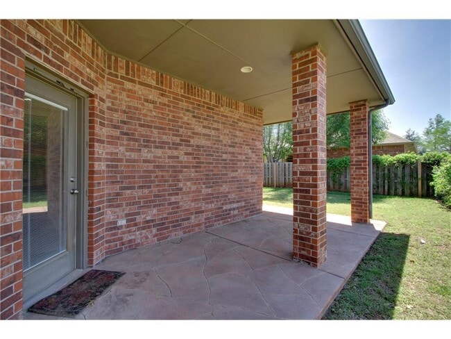 Building Photo - Fantastic  3 Bedrooms + Study Home in Prai...