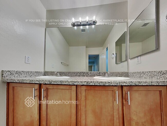 Building Photo - 928 W Desert Canyon Dr