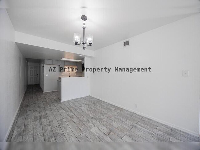 Building Photo - 6822 N 35th Ave