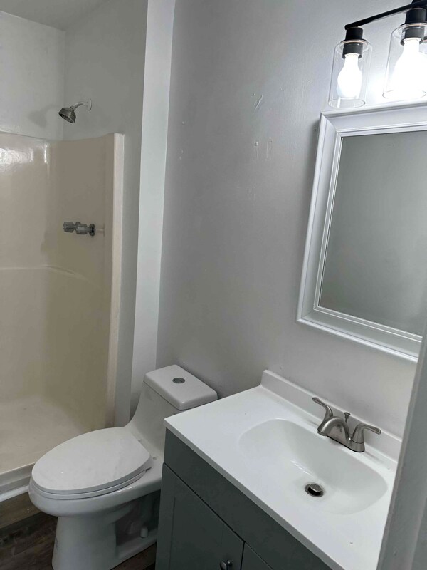 Building Photo - 716 Glenshire Dr