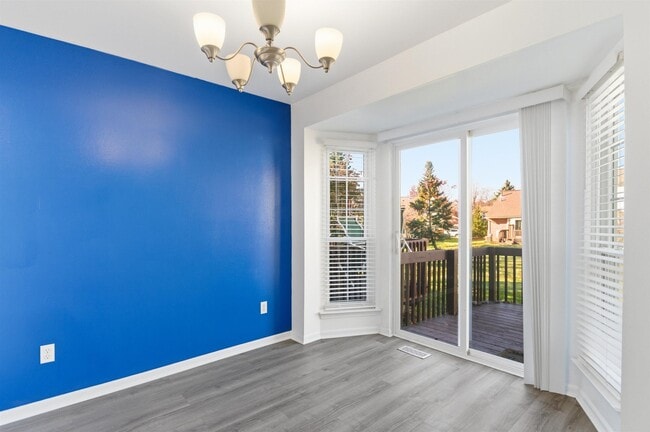 Building Photo - 3084 Village Cir