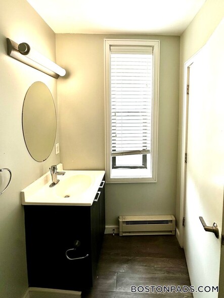 Building Photo - 82 Franklin St