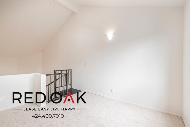 Building Photo - 4651 Cahuenga Blvd