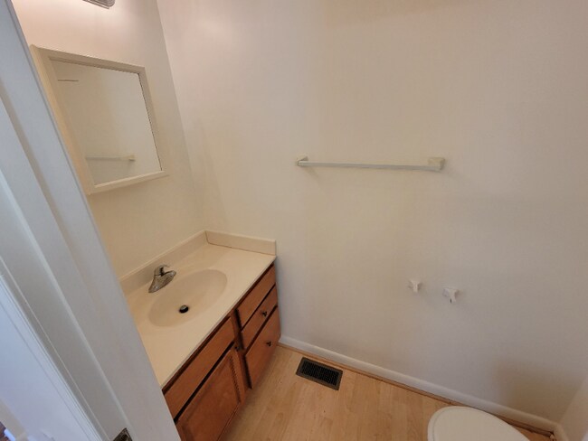 Building Photo - 815 Stoll St