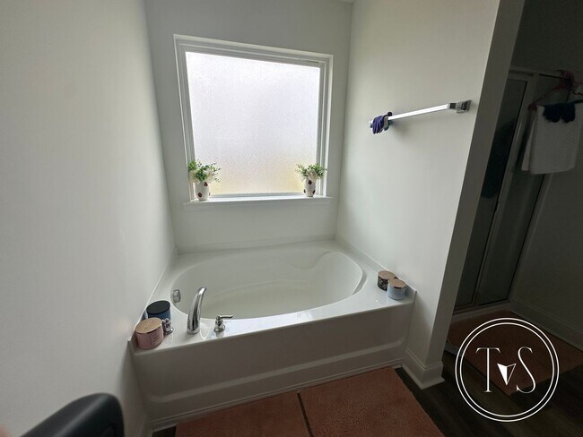 Building Photo - RATE DROP ALERT (was $2500/month) and FALL...