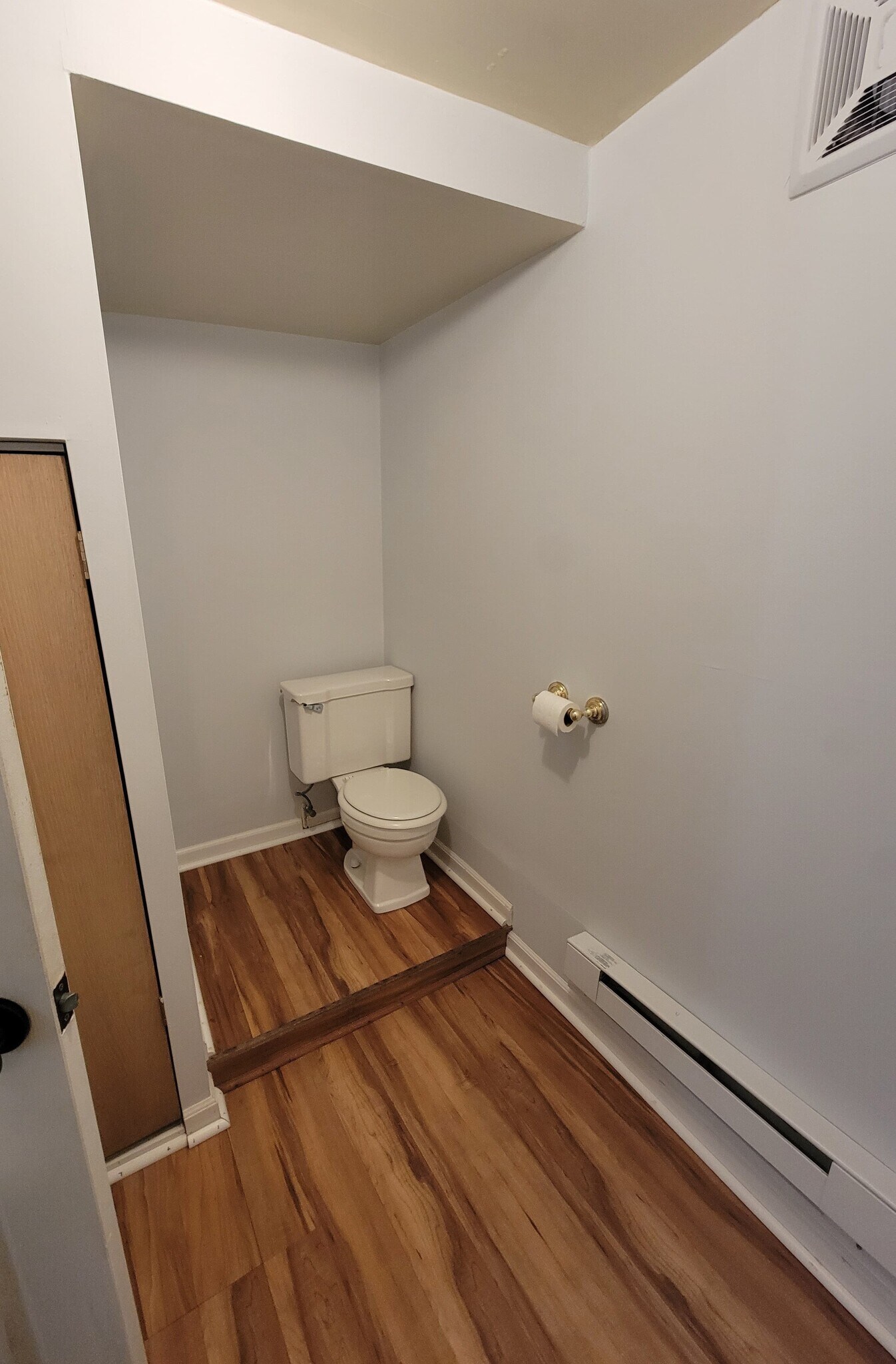 Bathroom - 1043 Madison St