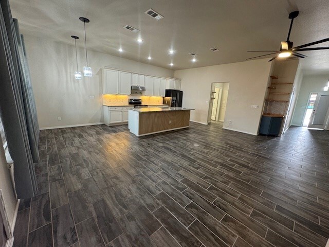 Building Photo - 6905 Stetson Dr