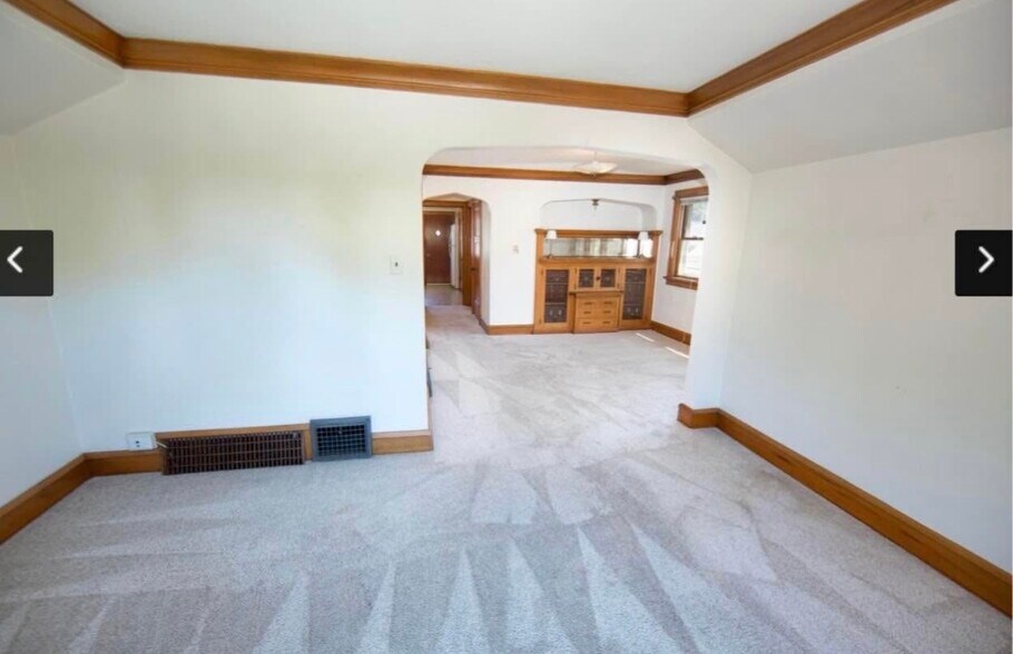 Building Photo - 938 S 77th St