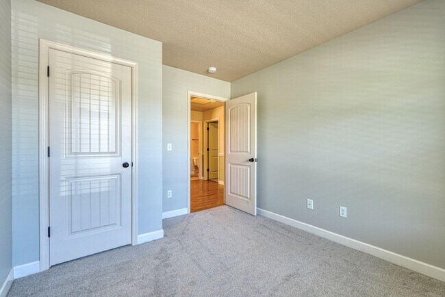 Building Photo - 707 Bankston Dr