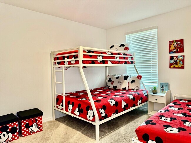Building Photo - 3 Bed 2,5 Bath Townhouse Davenport