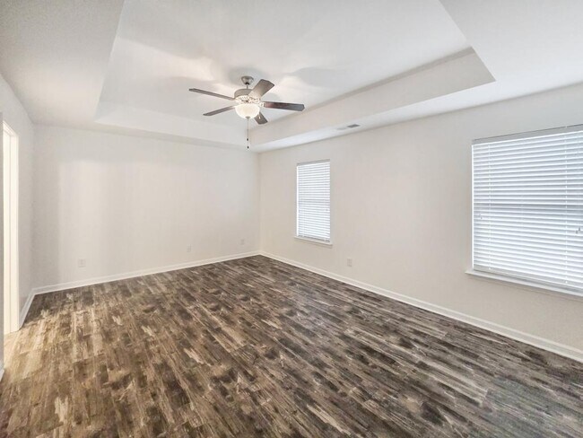 Building Photo - 1437 Balvaird Dr SE