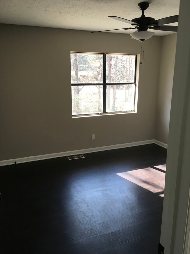 Building Photo - 110 Hillpine