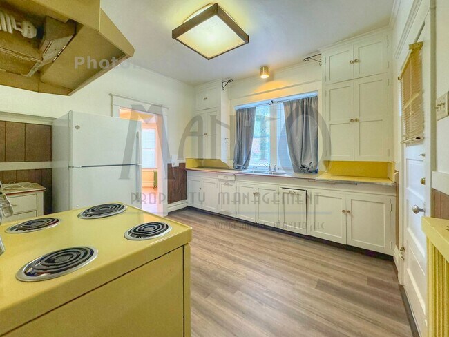 Building Photo - 602 E 23rd Ave