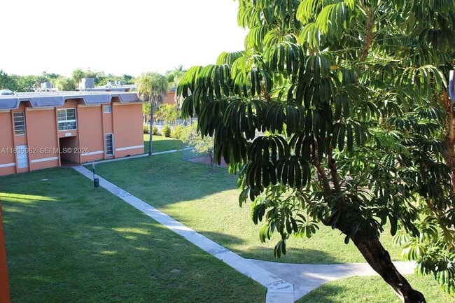 Building Photo - 9441 SW 76th St