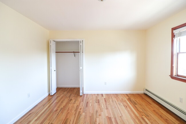 Building Photo - 1472 Nepperhan Ave