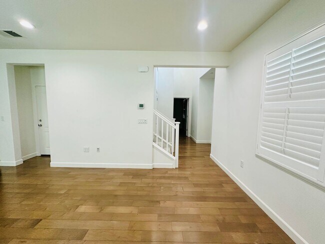 Building Photo - Beautiful Newer Home, Very Clean- Move In ...