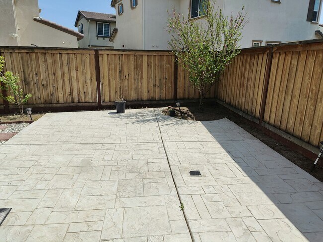 Building Photo - 232 Tuso Ranch Rd