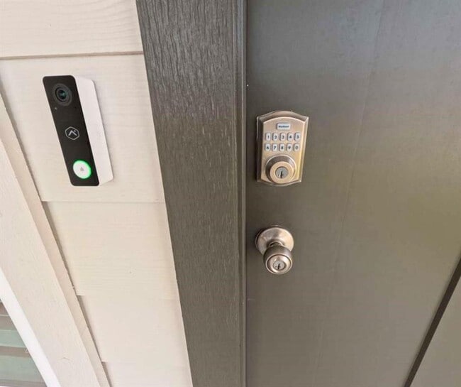 Building Photo - 424 NEW ALBANY Ln